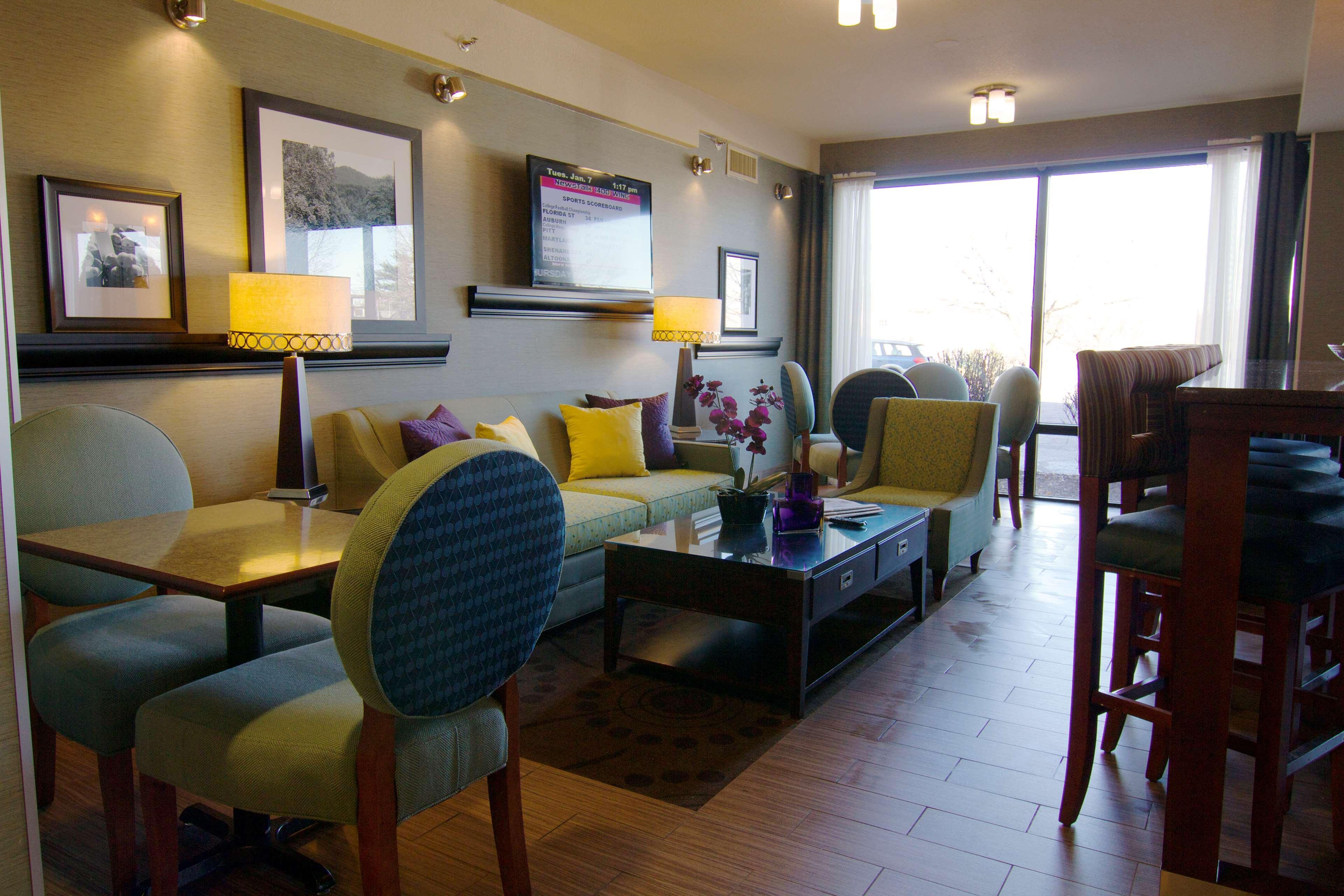 Hampton Inn Winchester-University/ Mall Ngoại thất bức ảnh