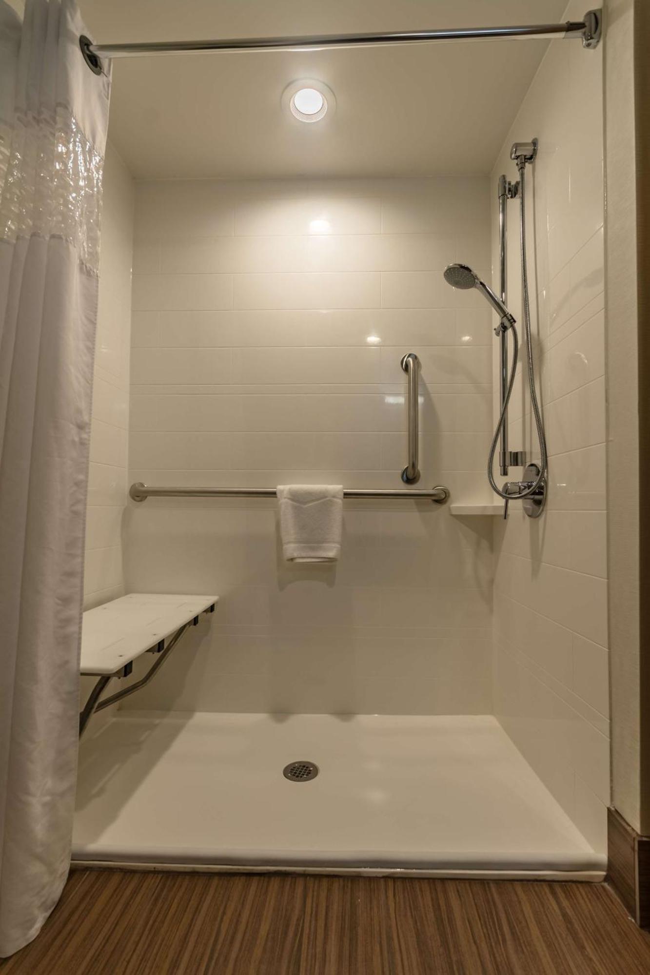 Hampton Inn Winchester-University/ Mall Ngoại thất bức ảnh